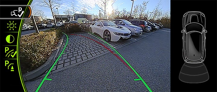  Rear-view of parking spot and range of view with the rear-view camera of the MINI Oxford Edition.