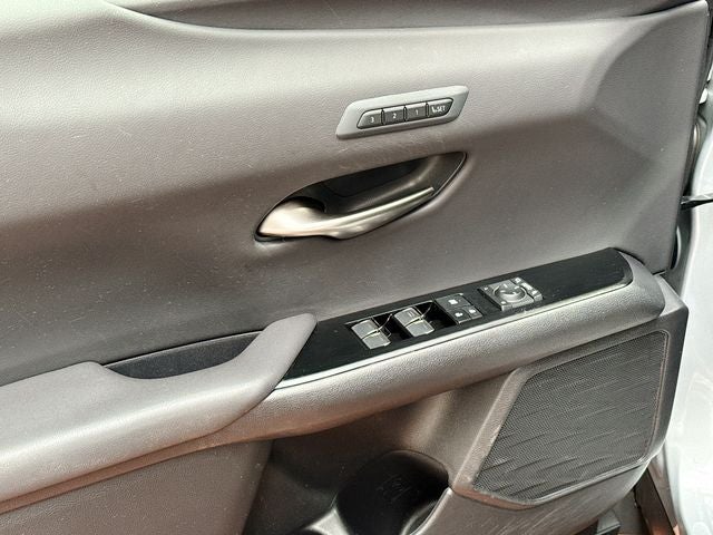 2023 Lexus UX 250h F SPORT Handling