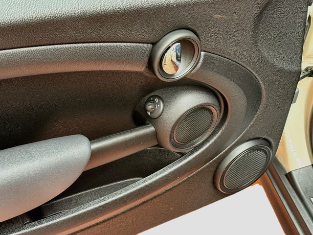 2011 MINI CONVERTIBLE Base