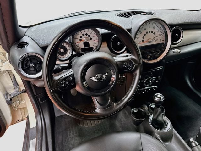2011 MINI CONVERTIBLE Base