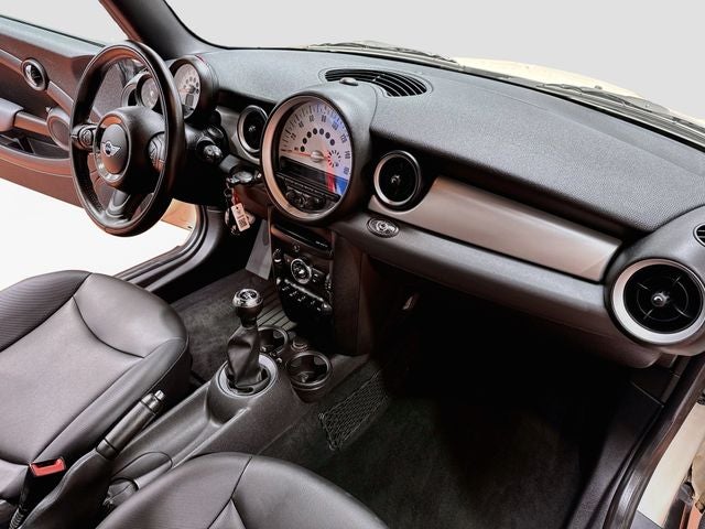 2011 MINI CONVERTIBLE Base