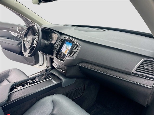 2020 Volvo XC90 T6 Momentum
