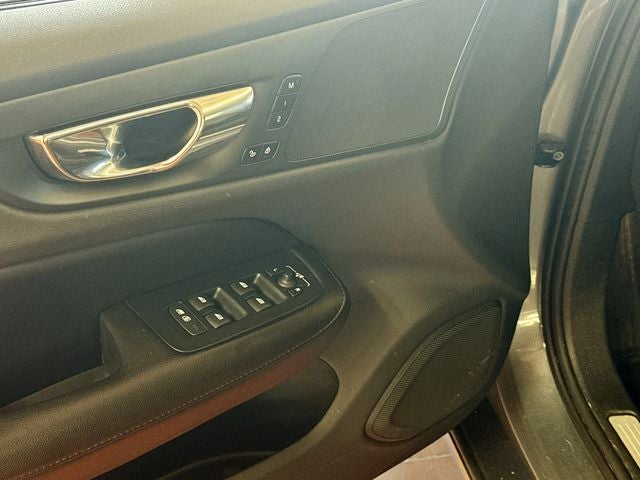 2020 Volvo S60 T5 Momentum