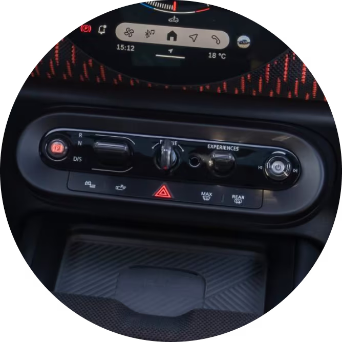 A close-up of the MINI Toggle Bar on the MINI JCW Countryman ALL4.